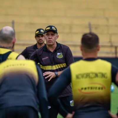 Sport topa multa e aguarda sinal de Eduardo Baptista para assumir comando