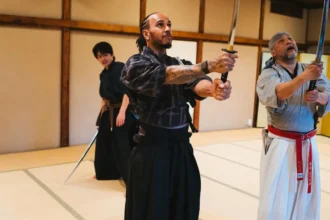 Hamilton participa de aula de katana com coreógrafo de “Kill Bill” às vésperas do GP do Japão