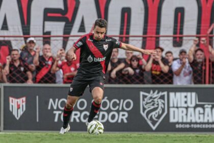 Náutico confirma contratação definitiva do lateral-direito Matheus Ribeiro