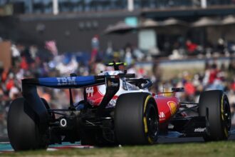 Hamilton aponta falta de velocidade e equilíbrio do carro após treinos de sexta-feira em Suzuka