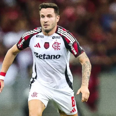 Flamengo prevê retorno de Saúl Ñíguez aos gramados em abril