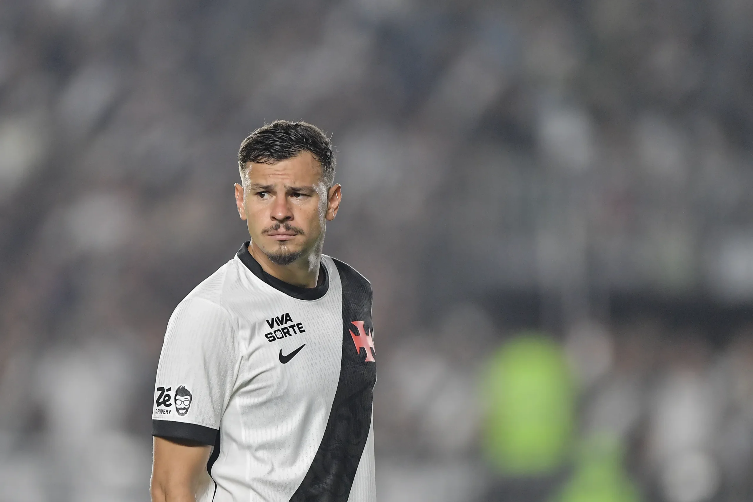 Hugo Moura volta ao time titular do Vasco e ganha espaço com Renato Gaúcho em ano final de contrato - Imagem do artigo