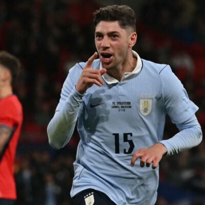 Valverde converte pênalti nos acréscimos, e Uruguai arranca empate com a Inglaterra em Wembley