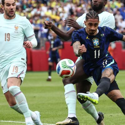Raphinha e Wesley deixam seleção por lesão e estão fora do amistoso contra a Croácia