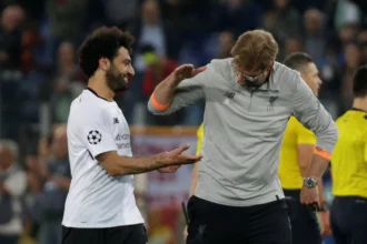 Klopp exalta Salah após anúncio de saída do Liverpool: “Jogador insubstituível”