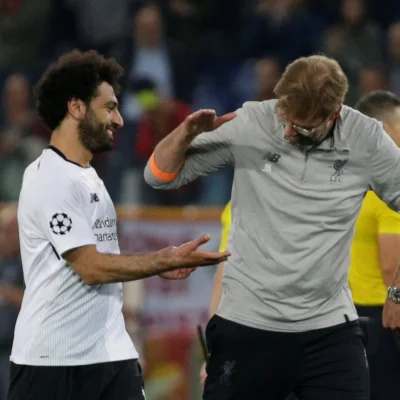 Klopp exalta Salah após anúncio de saída do Liverpool: “Jogador insubstituível”