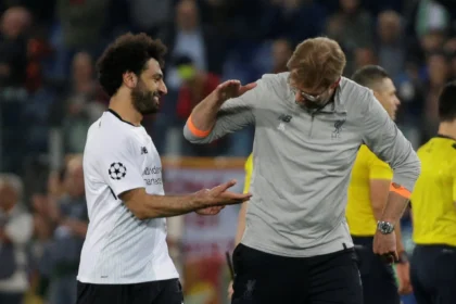 Klopp exalta Salah após anúncio de saída do Liverpool: “Jogador insubstituível”