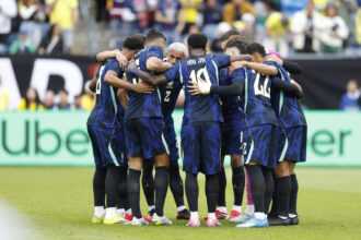 Derrota para a França tira Brasil do Top 5 da Fifa e preocupa torcedores