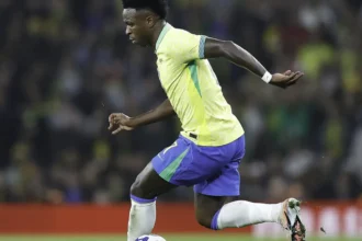 Seleção brasileira mede forças com a França no primeiro teste da reta final para a Copa de 2026