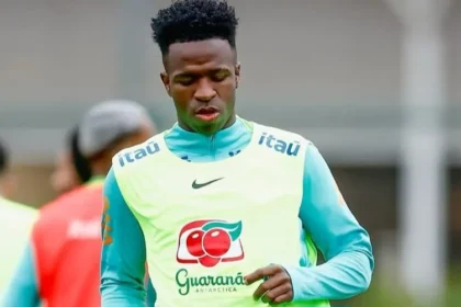 Vinícius Júnior fica fora do treino e faz tratamento; Marquinhos retorna ao grupo