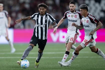 Botafogo divulga lista para enfrentar Athletico; Allan e Joaquín Correa desfalcam equipe