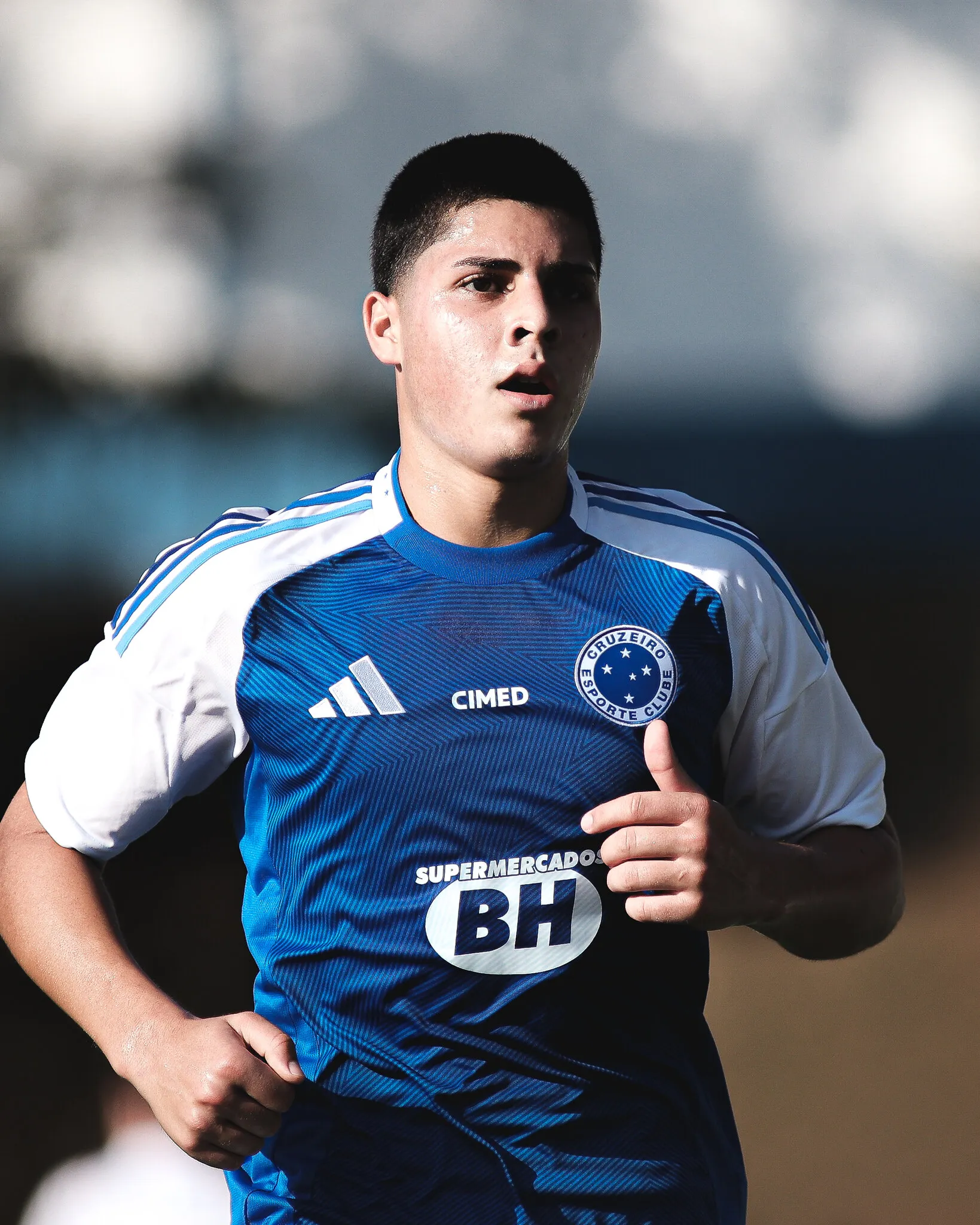 Joia da Copinha troca Cruzeiro por Metalist e inicia carreira profissional em Kiev mesmo sob conflito armado - Imagem do artigo