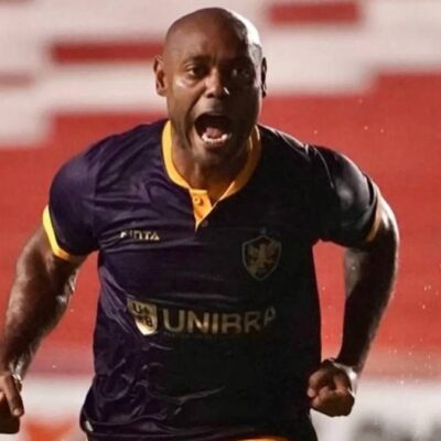 Retrô supera Ceará nos Aflitos, segue invicto e celebra despedida de Vagner Love com gol