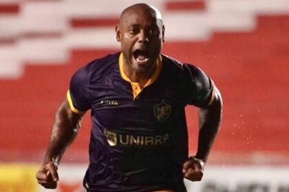 Retrô supera Ceará nos Aflitos, segue invicto e celebra despedida de Vagner Love com gol