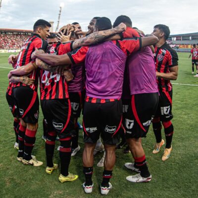 Vitória derrota CRB em duelo de seis gols e conquista primeiros pontos no Nordestão