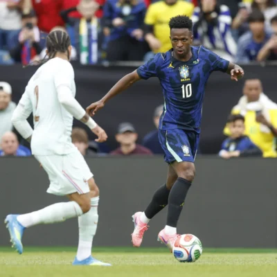 Vinícius Júnior treina sem limitações e reforça Brasil para amistoso com a Croácia