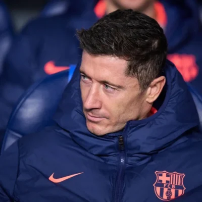 Barcelona propõe renovação a Lewandowski com corte de 50% no salário