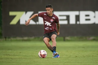 Erick mantém vaga entre os titulares e lidera assistências do Vitória em 2026