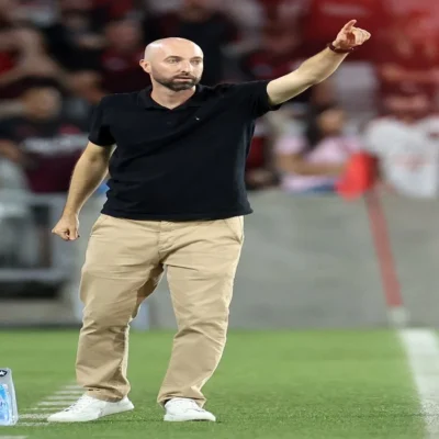 Interino do Botafogo comenta goleada para o Athletico e afasta impacto da crise fora de campo