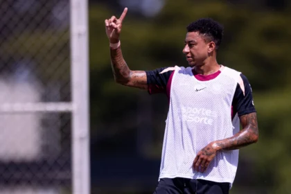 Corinthians intensifica ajustes táticos antes de enfrentar o Fluminense no Maracanã