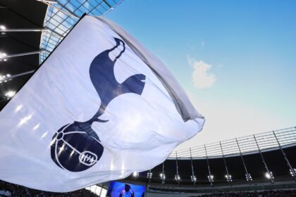 Tottenham intensifica busca por técnico e tenta acordo imediato com Roberto De Zerbi