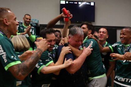 Anderson Barros relata como críticas da torcida do Palmeiras afetam sua família