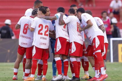 Náutico tenta encerrar jejum de 14 anos sem vencer o Atlético-GO como visitante