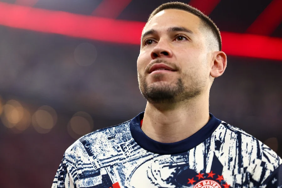 Bayern de Munique anuncia saída de Raphael Guerreiro ao fim da temporada 2025/26 - Imagem do artigo