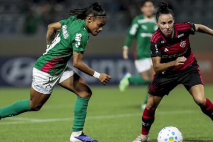 Palmeiras arranca empate com Flamengo e volta ao topo do Brasileirão Feminino