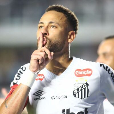 Neymar relata lesão leve, explica por que não enfrentou o Cruzeiro e reclama de “massacre” ao jogador de futebol
