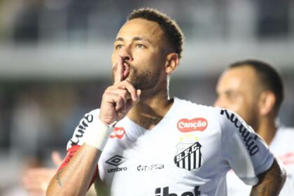 Neymar relata lesão leve, explica por que não enfrentou o Cruzeiro e reclama de “massacre” ao jogador de futebol