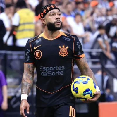 Koeman admite que lesão pode tirar Memphis Depay da Copa de 2026