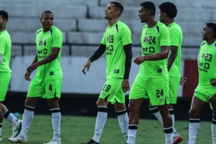 Executivo do Santa Cruz nega elenco inflado e confirma 34 jogadores após janela de transferências