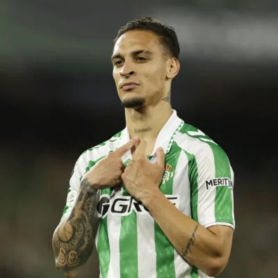 Imagem destacada Antony volta aos treinos coletivos do Real Betis depois de lesão
