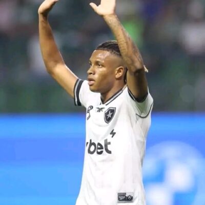 Palmeiras volta a demonstrar interesse em Danilo, do Botafogo.