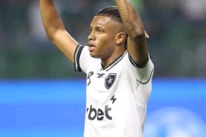 Palmeiras volta a demonstrar interesse em Danilo, do Botafogo.