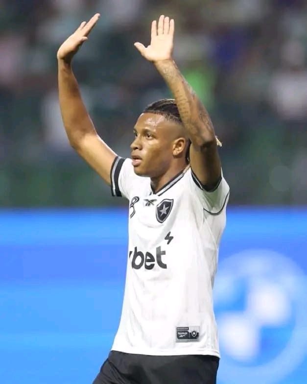 Palmeiras volta a demonstrar interesse em Danilo, do Botafogo.