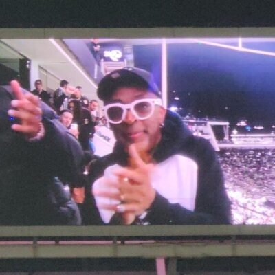 Astro de Hollywood marca presença em jogo do Corinthians na Neo Química Arena