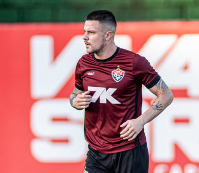Imagem destacada Vitória preserva Renato Kayzer e enfrenta o Cruzeiro sem seu artilheiro no Mineirão