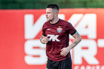 Imagem destacada Vitória preserva Renato Kayzer e enfrenta o Cruzeiro sem seu artilheiro no Mineirão