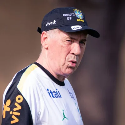 Imagem destacada Técnico argentino alfineta escolha de Carlo Ancelotti na Seleção Brasileira