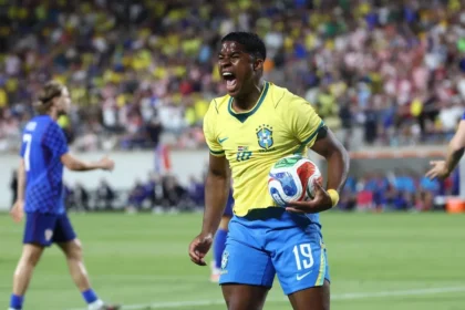 Imagem destacada Ancelotti esclarece por que Igor Thiago bateu o pênalti sofrido por Endrick