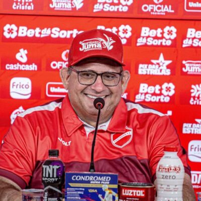 Imagem destacada Guto Ferreira elogia estrutura do Vila Nova antes de estreia contra o Sport pela Série B