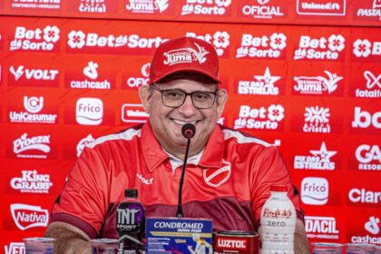 Imagem destacada Guto Ferreira elogia estrutura do Vila Nova antes de estreia contra o Sport pela Série B
