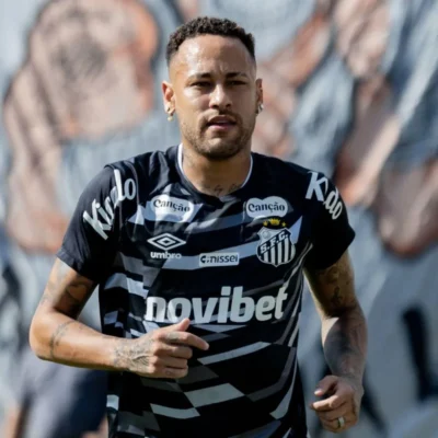 Imagem destacada Neymar treina sem restrições e deve começar jogando pelo Santos diante do Remo