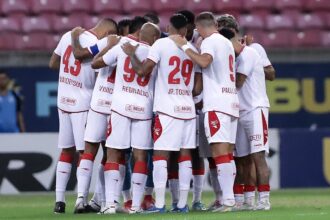 Fora de casa há 14 jogos sem perder, Náutico encara Atlético-GO pela Série B