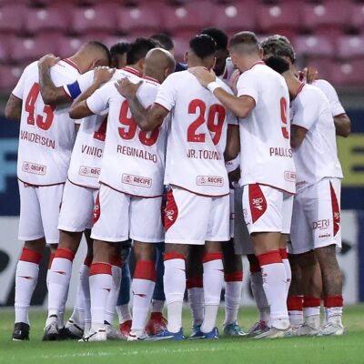 Imagem destacada Fora de casa há 14 jogos sem perder, Náutico encara Atlético GO pela Série B