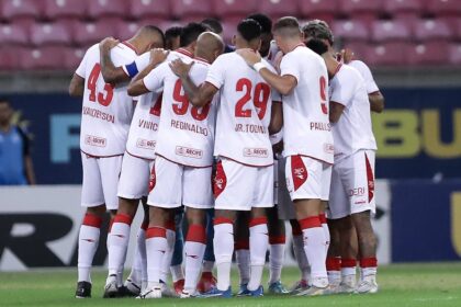 Imagem destacada Fora de casa há 14 jogos sem perder, Náutico encara Atlético GO pela Série B