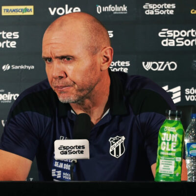 Imagem destacada Técnico do Ceará reclama de expulsão de Lucas Lima e vê critérios confusos da arbitragem em empate com a Ponte Preta