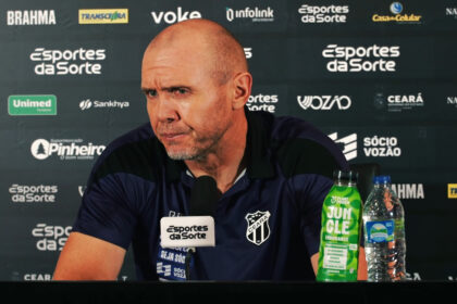 Imagem destacada Técnico do Ceará reclama de expulsão de Lucas Lima e vê critérios confusos da arbitragem em empate com a Ponte Preta